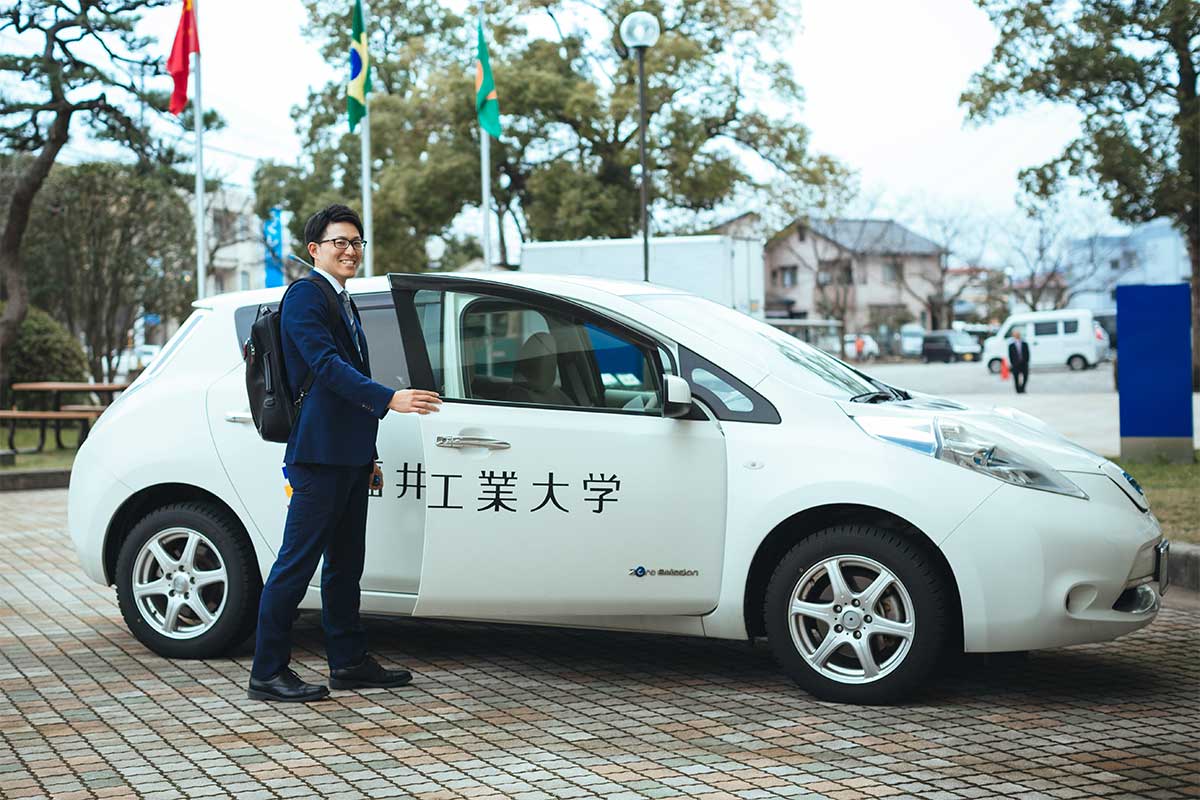 採用